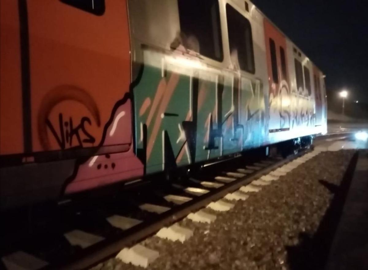 Başkent&rsquo;te Rusya uyruklu iki gen&ccedil; tren vagonlarını boyarken yakalandı