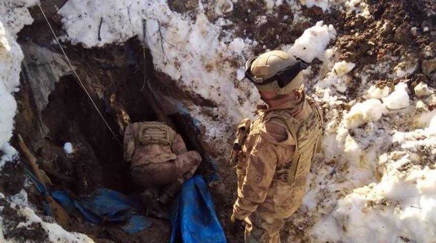 'Eren-7 Operasyonu'nda karla kamufle edilen 3 sığınak kullanılamaz hale getirildi