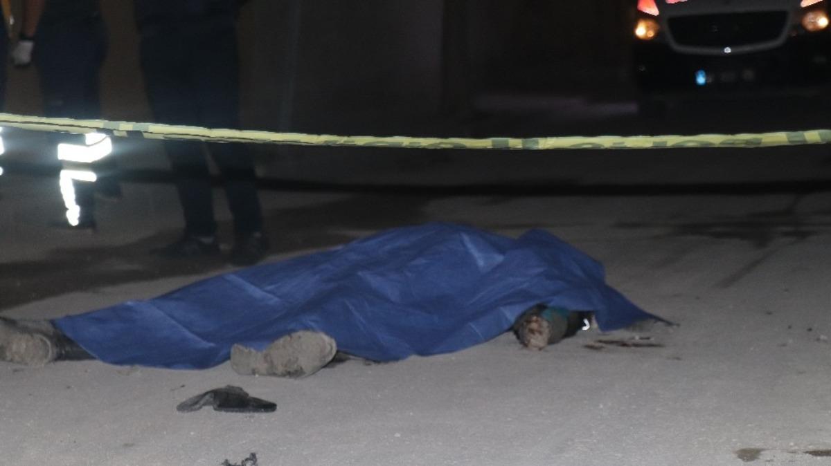 Vicdansız s&uuml;r&uuml;c&uuml; kuryeyi 1 kilometre s&uuml;r&uuml;kleyen aracı bulununca teslim olmak zorunda kaldı