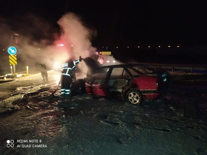 Kırklareli’nde tıra çarpan otomobil alev topuna döndü G1