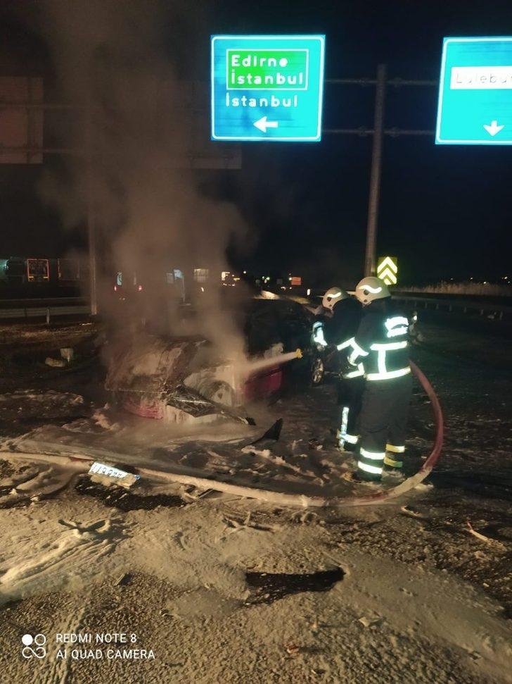 Kırklareli’nde tıra çarpan otomobil alev topuna döndü G3