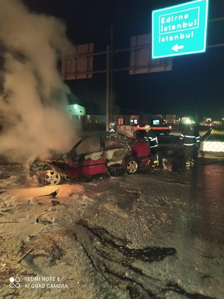 Kırklareli’nde tıra çarpan otomobil alev topuna döndü G5