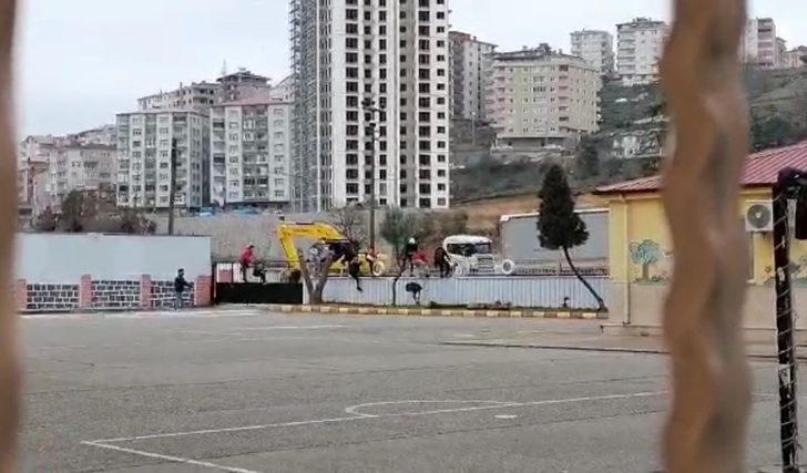 Rize’de kısıtlamaya uymayan çocuklar polisi duyunca ne yapacağını şaşırdı G5