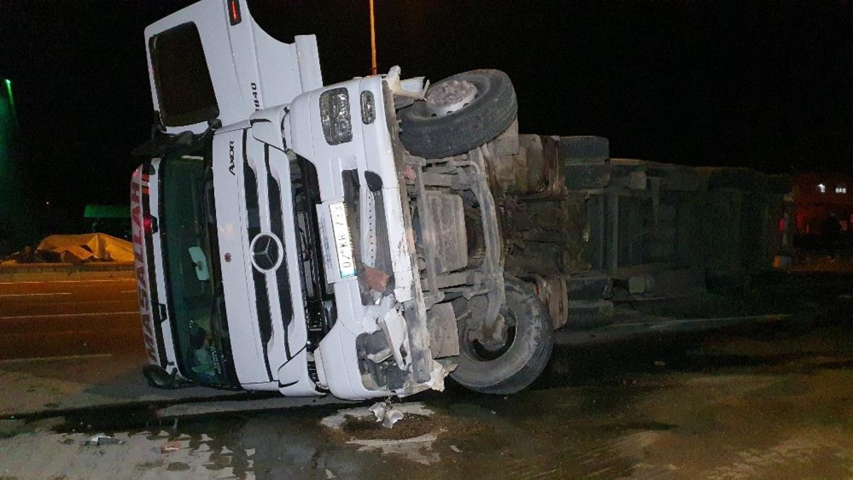 Devrilen tır, Aydın-Denizli karayolunu ulaşıma kapadı