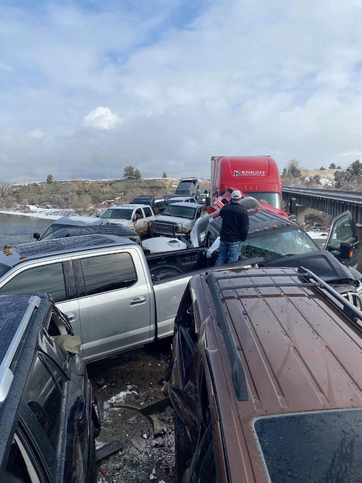 ABD’de 30’dan fazla araç birbirine girdi: 2 yaralı G3