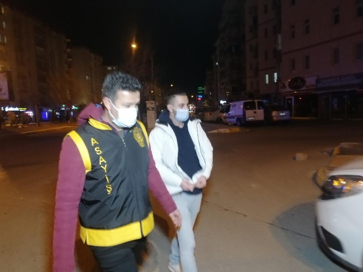 Alkoll&uuml; s&uuml;r&uuml;c&uuml;ye bin 339 lira ceza kesilerek ehliyetine el konuldu
