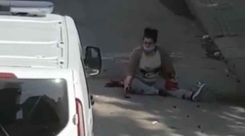 Eski eşi tarafından sokak ortasında bıçaklanan kadın ağır yaralandı