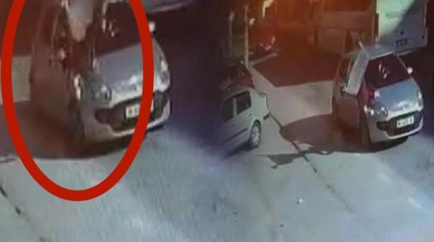 Yolun karşısına geçmeye çalışan kadın canından oluyordu