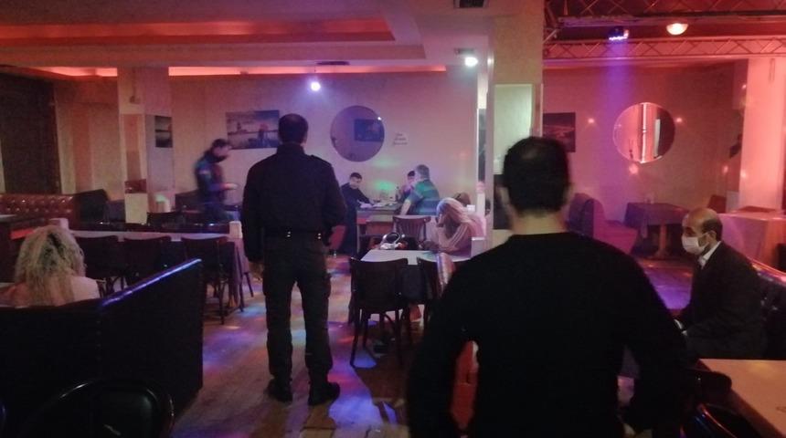 Bahçelievler'de kapalı olması gereken müzikhole polis baskını