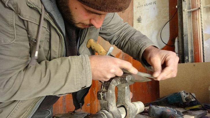 5 yıldır hurdalıktan topladığı metallerden süs eşyaları üretiyor G4