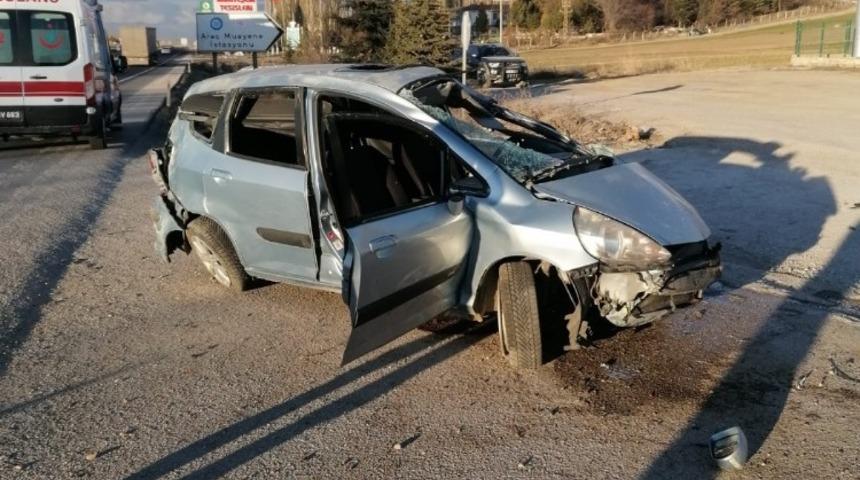 Aracıyla takla atan s&uuml;r&uuml;c&uuml; hayatını kaybetti