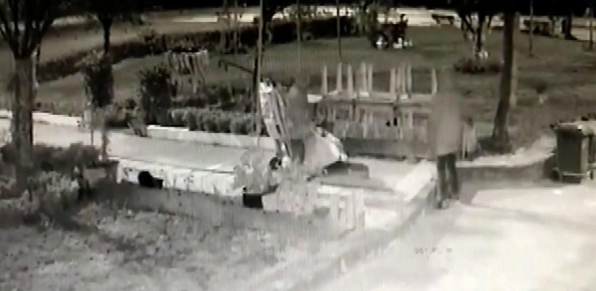 (&Ouml;zel)- Pendik&rsquo;te &ccedil;ek&ccedil;ek&ccedil;ilerin soba hırsızlığı kamerada