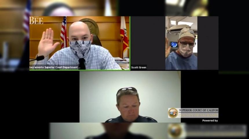 Cerrah ameliyat sırasında Zoom üzerinden duruşmaya bağlandı!