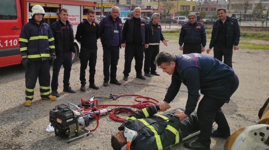 İtfaiyecilere ilkyardım ve kurtarma eğitimi