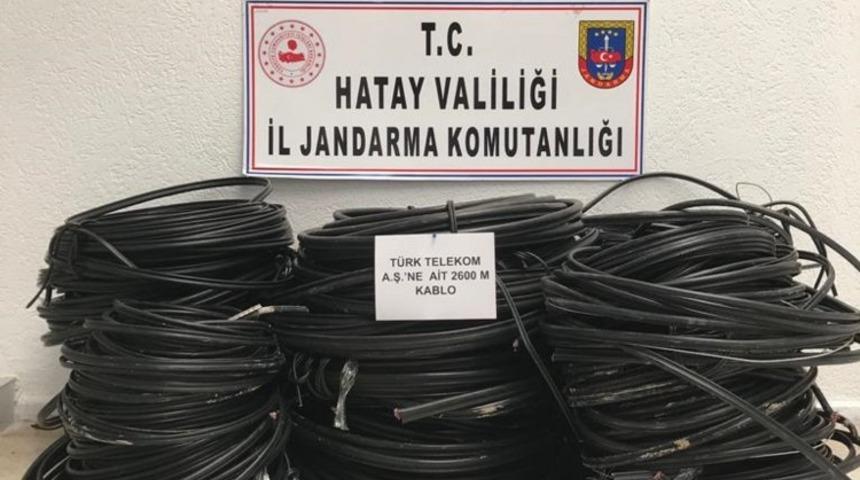 Arsuz&rsquo;da kablo hırsızları tutuklandı