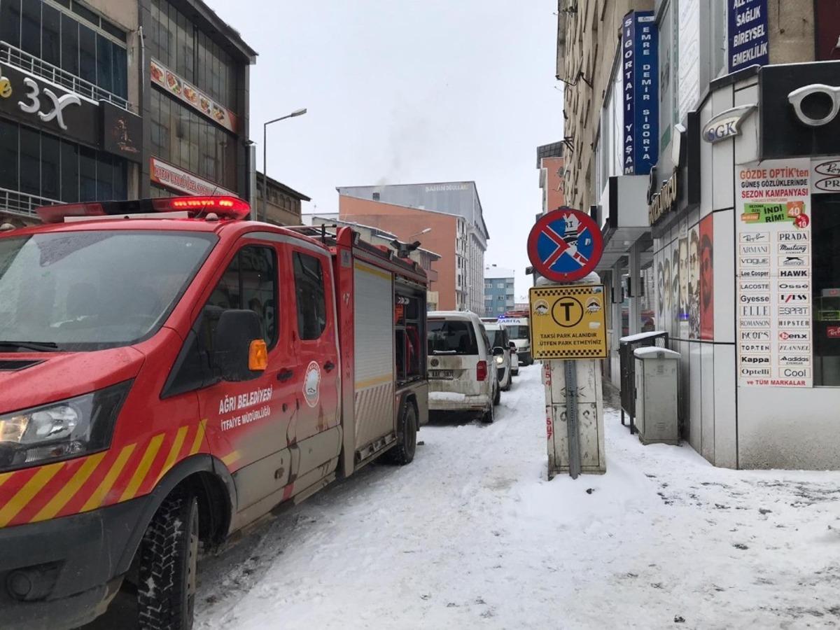 Ağrı&rsquo;da, intihara kalkışan gen&ccedil; kız kurtarıldı