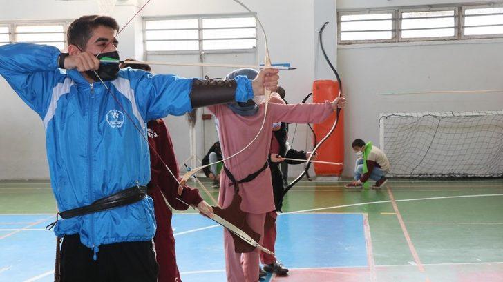 Manisa’da ‘Geleneksel Türk okçuluğu Eğitimi’ne yoğun ilgi G3
