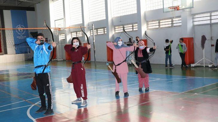 Manisa’da ‘Geleneksel Türk okçuluğu Eğitimi’ne yoğun ilgi G4