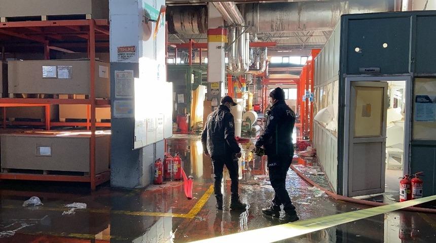 Arnavutk&ouml;y&rsquo;de deri fabrikasında yağ kazanı patladı: 3 yaralı