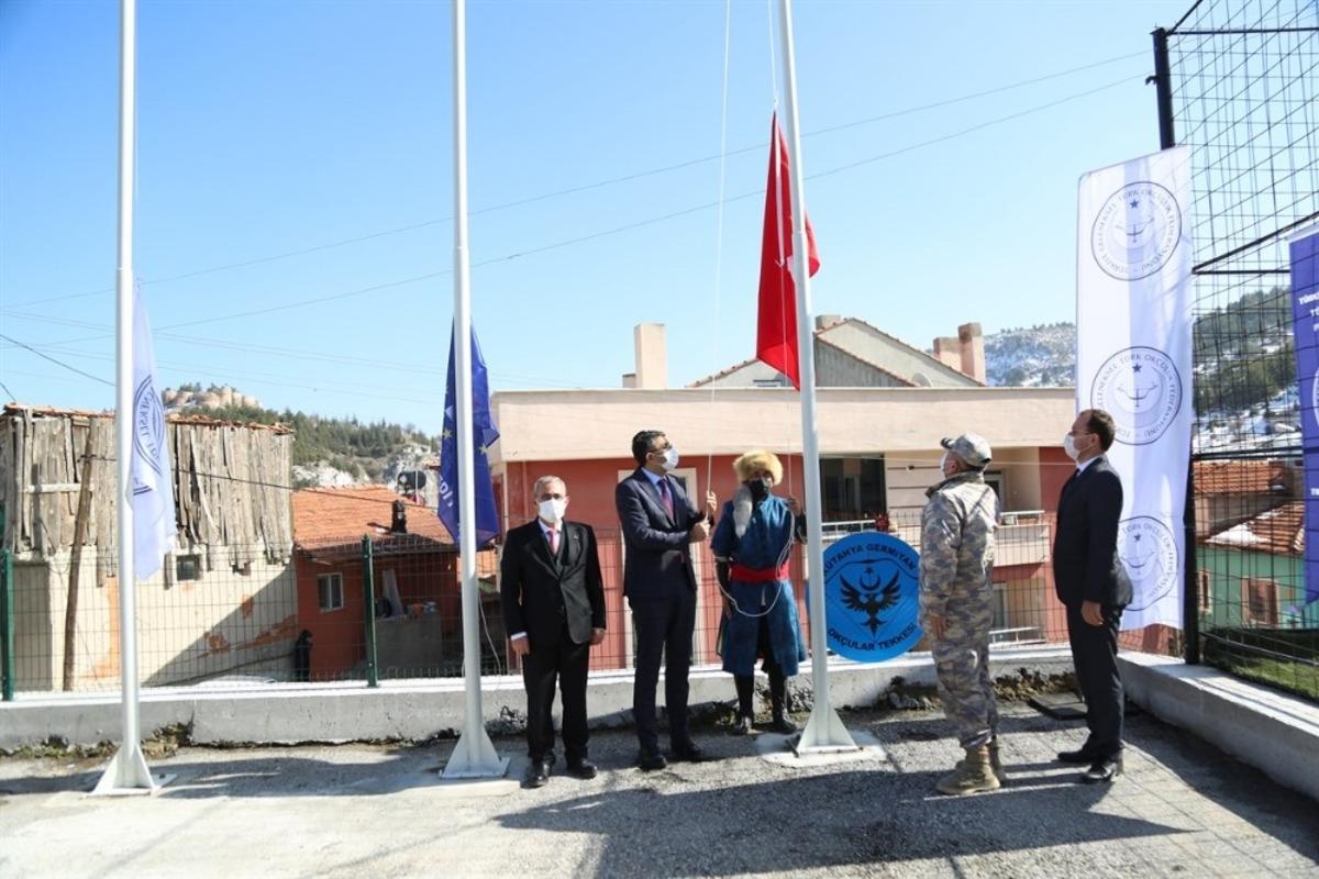 K&uuml;tahya Germiyan Ata Sporları Merkezi&rsquo;nde &rsquo;Bayrak g&ouml;ndere &ccedil;ekme&rsquo; t&ouml;reni