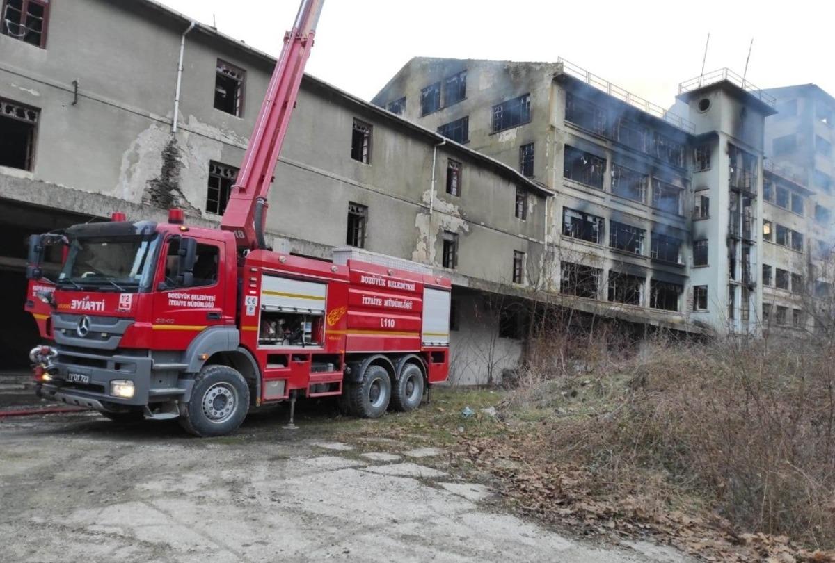 Eski un fabrikasında yangın