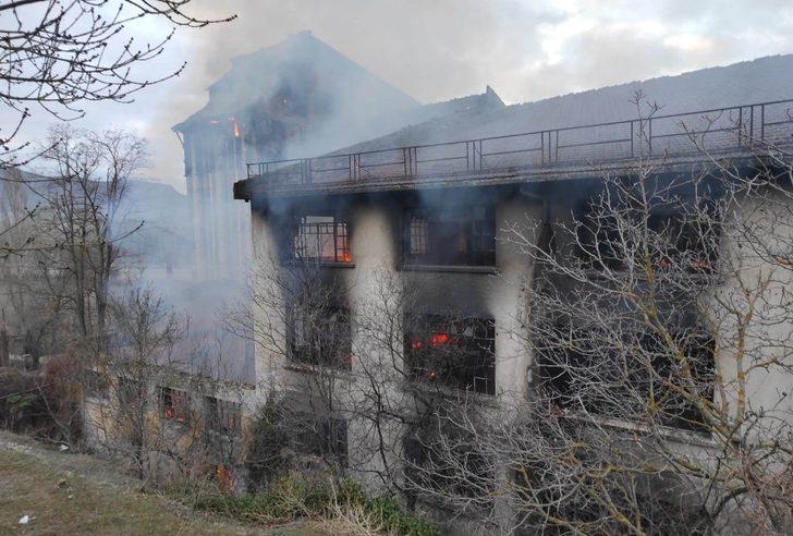 Eski un fabrikasında yangın G3