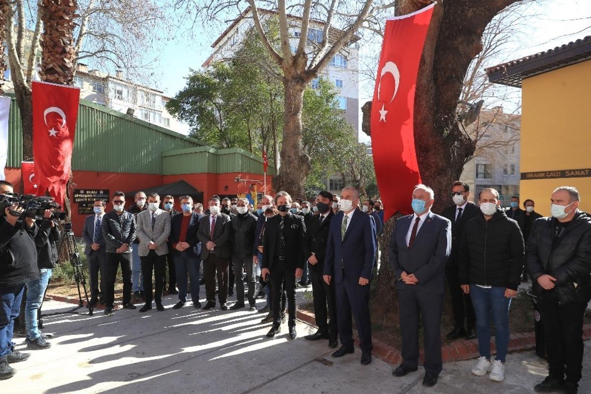 B&uuml;y&uuml;kşehir, usta halk ozanı &Ouml;zay G&ouml;nl&uuml;m&rsquo;&uuml; unutmadı
