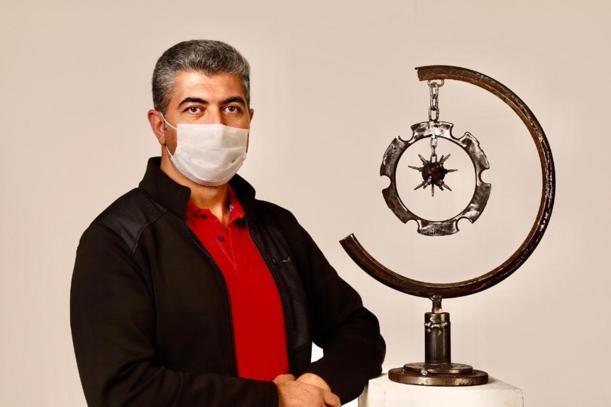 Hurda metaller, araba par&ccedil;aları ve atık malzemeler sanat malzemesine d&ouml;n&uuml;şt&uuml;r&uuml;yor