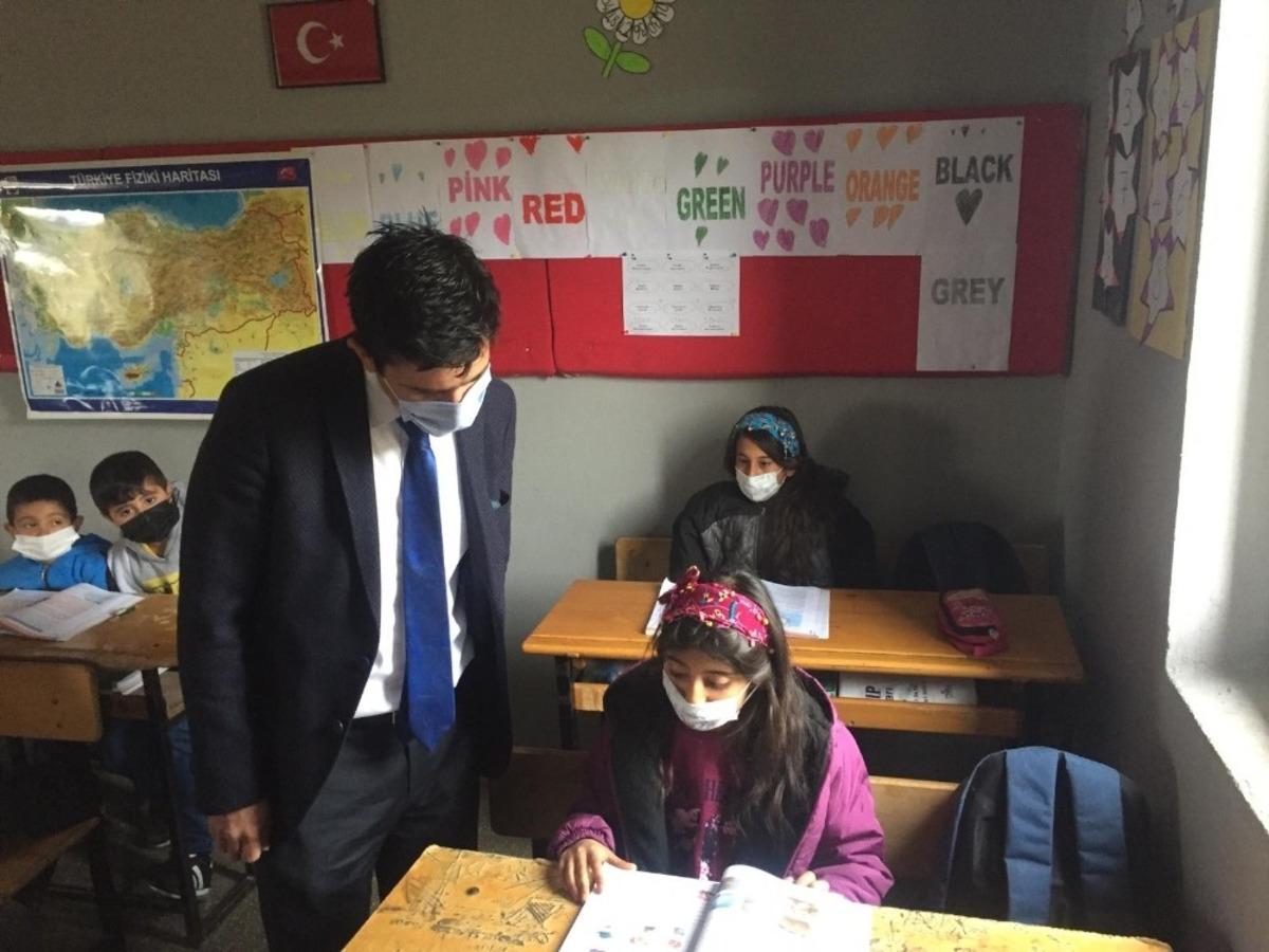 Ergani Kaymakamı &Ouml;zt&uuml;rk &ouml;ğrencilerle buluştu