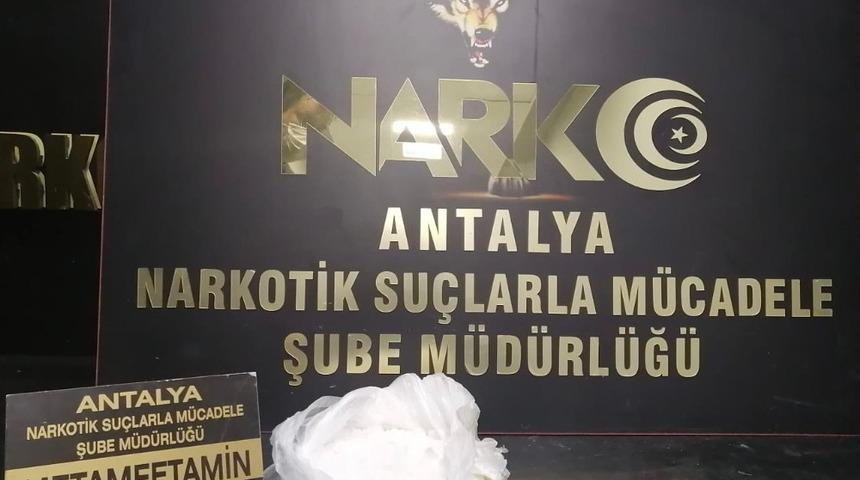 Antalya&rsquo;ya otob&uuml;sle 1 kilo metamfetamin getiren şahıs tutuklandı