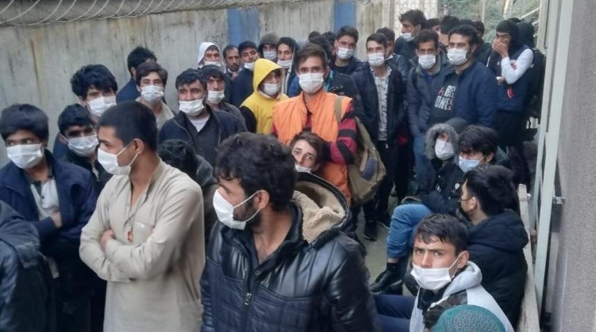 90 ka&ccedil;ak g&ouml;&ccedil;men polis operasyonunda yakalandı