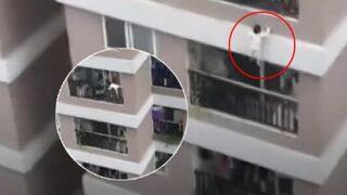 Vietnam'da 12'nci kattan düşen küçük kızı kurye kurtardı