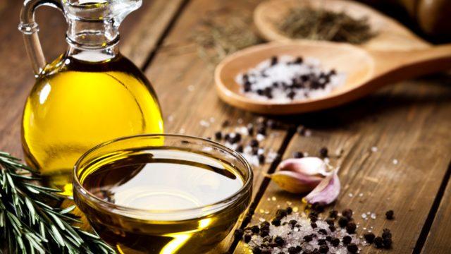 Baş ağrısını şıp diye kesen uçucu yağlar! Biberiye yağını banyodaki suya eklemek...