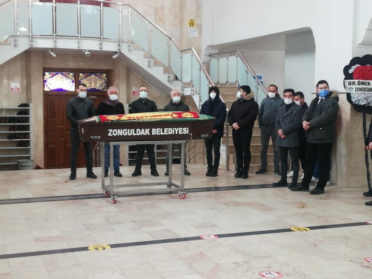 Balkondan d&uuml;şerek hayatını kaybeden gen&ccedil; son yolculuğuna uğurlandı
