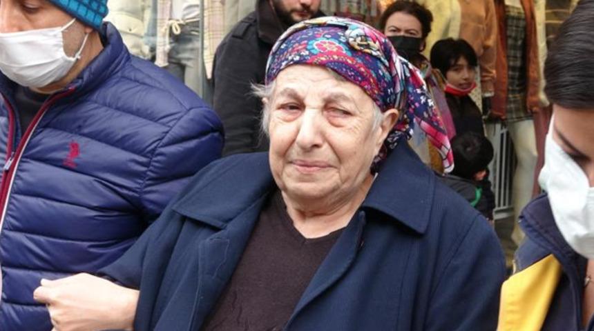 Evi yanan yaşlı kadın gözyaşlarına boğuldu