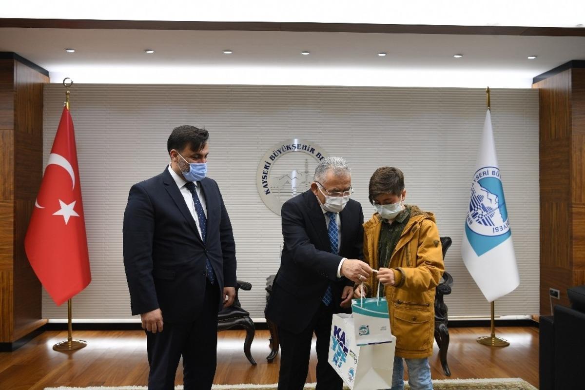 B&uuml;y&uuml;kkılı&ccedil;, Roman gen&ccedil;leri ağırladı