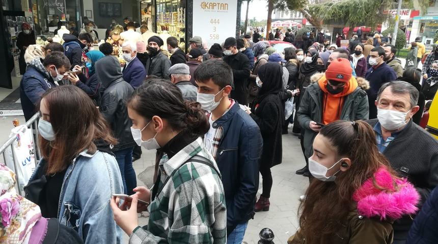 Samsun'da caddelerde insan yoğunluğu arttı, ekipler devreye girdi