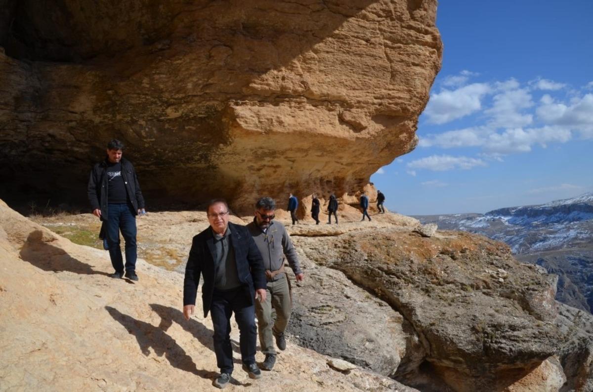 K&uuml;&ccedil;&uuml;kk&uuml;rne mağaraları keşfedilmeyi bekliyor