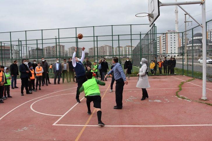 Bağlar Belediye Başkanı Beyoğlu, çocuklarla basketbol oynadı G2