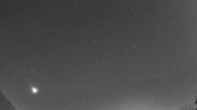 ingilterede-dev-meteorun-dususu-guvenlik-kamerasina-yansidi_4859_dhaphoto1