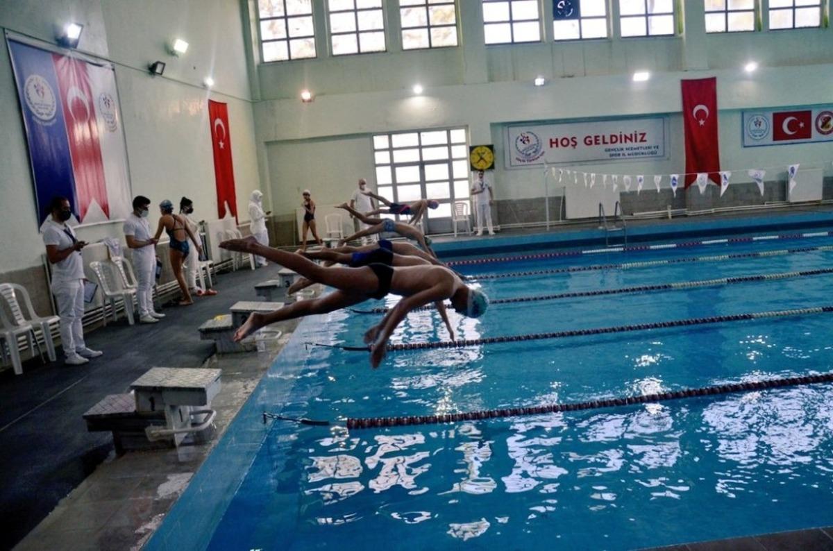 Kula&ccedil;lar birincilik i&ccedil;in atıldı