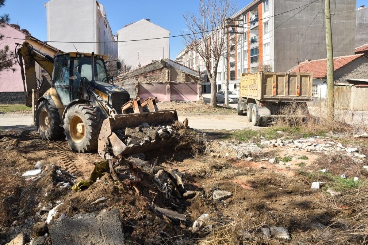Hafriyat temizliği s&uuml;r&uuml;yor