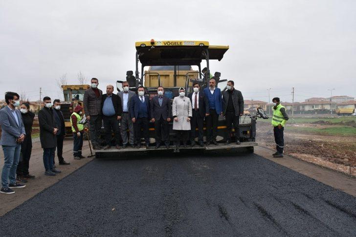 Bağlar’da yılın ilk asfaltlaması Ahmed Arif Caddesine yapıldı G2