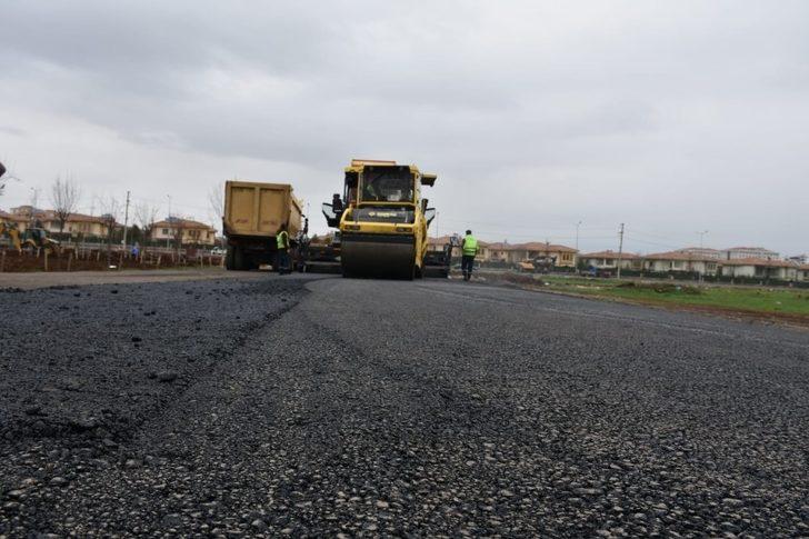 Bağlar’da yılın ilk asfaltlaması Ahmed Arif Caddesine yapıldı G3