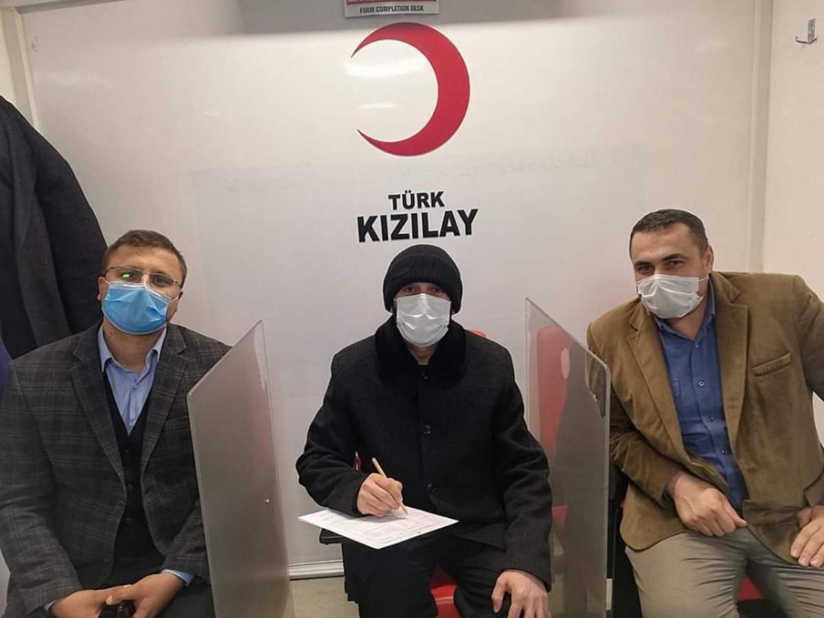 Din g&ouml;revlilerinden kan bağışı