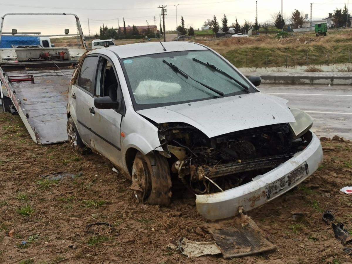 Adıyaman&rsquo;da ara&ccedil; takla attı:1 yaralı