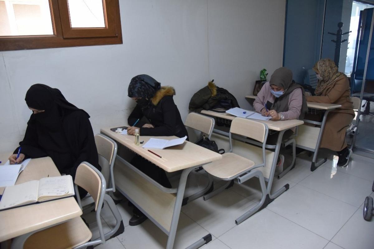 Yunusemre ile T&uuml;rk&ccedil;e &ouml;ğreniyorlar