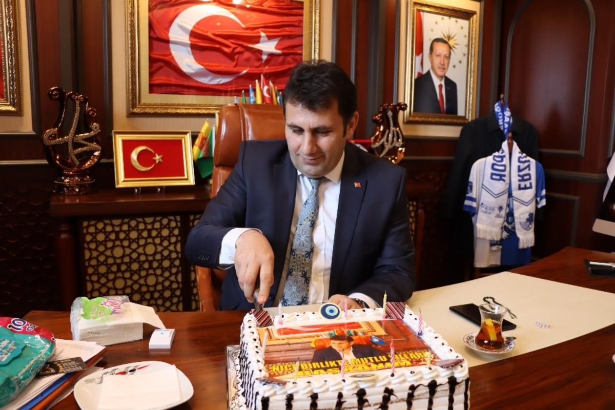 Yapılan jest Başkan Yaşar&rsquo;ı duygulandırdı