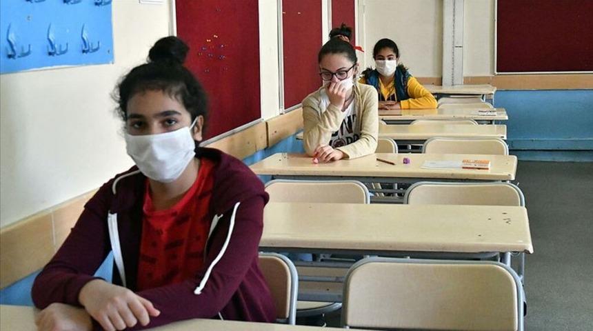 Bugün okullar açık mı? Okullar ne zaman açılacak kaçıncı sınıflar okula gidecek?