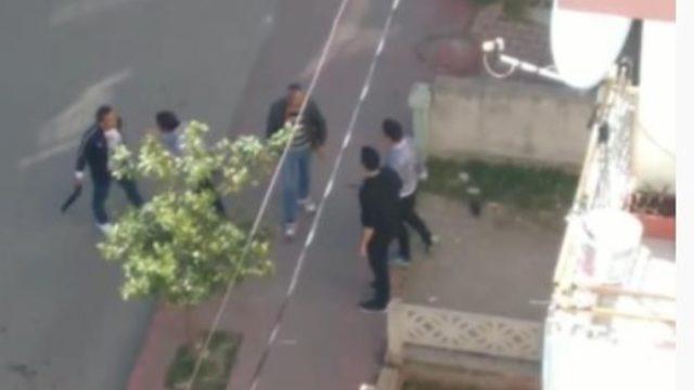 Sokak ortasında şoke eden kavga! Pompalı tüfek ve sallama bıçakla saldırdılar